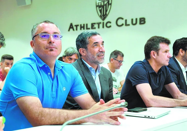El directivo responsable del área deportiva del Athletic era partidario en 2021 de «permitir la salida» de Raúl García